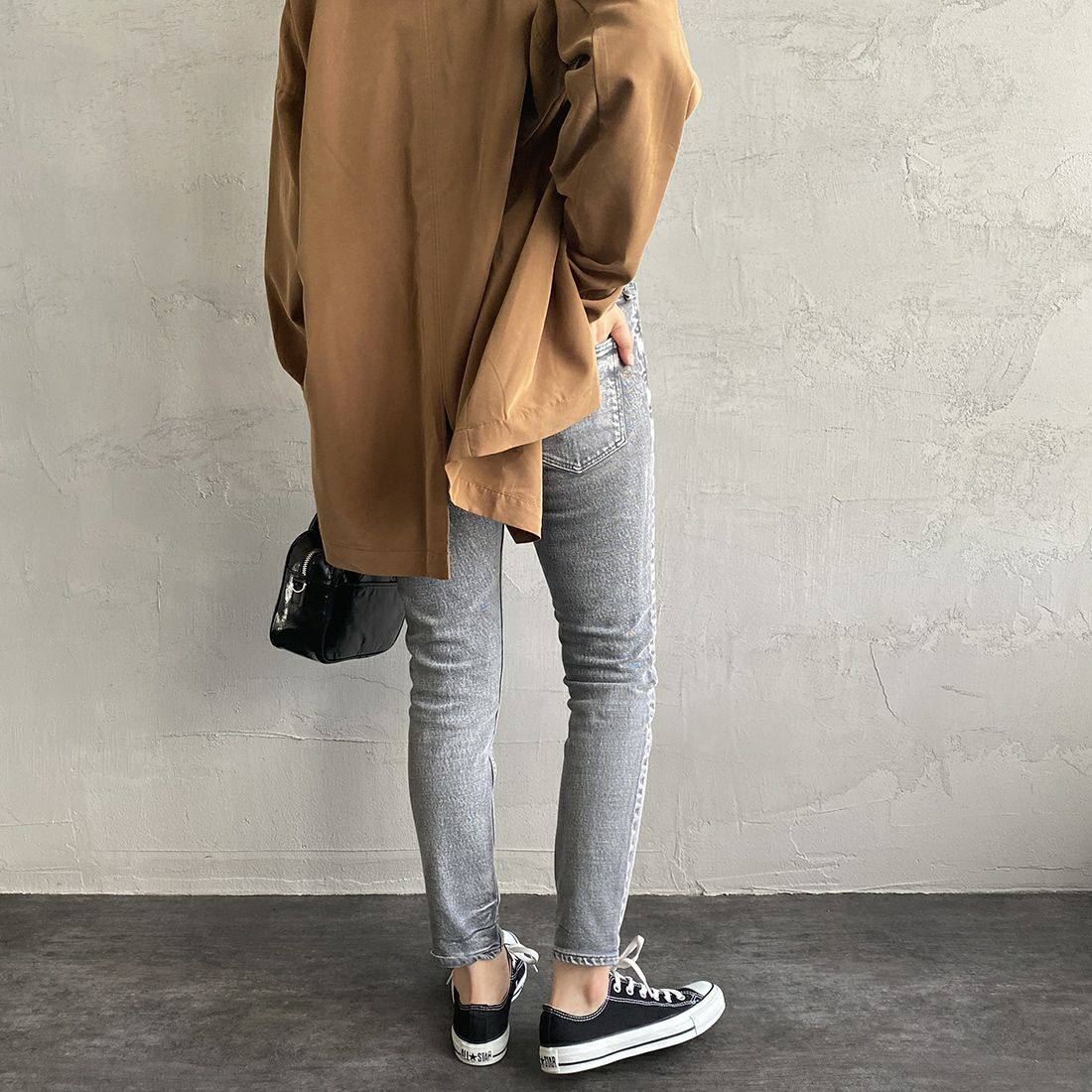 upper hights [アッパーハイツ] THE STELLA フィットミドルライズガールフレンドデニム [861219-RST] RUST&&モデル身長：160cm 着用サイズ：24&&